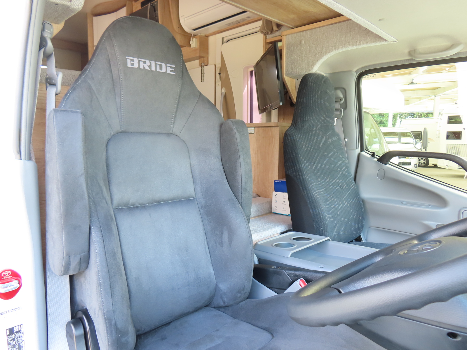 キャンピングカー キャブコン ｶﾑﾛｰﾄﾞﾅｯﾂ ｸﾚｱ5.3Wｴﾎﾞﾘｭｰｼｮﾝ 4WD