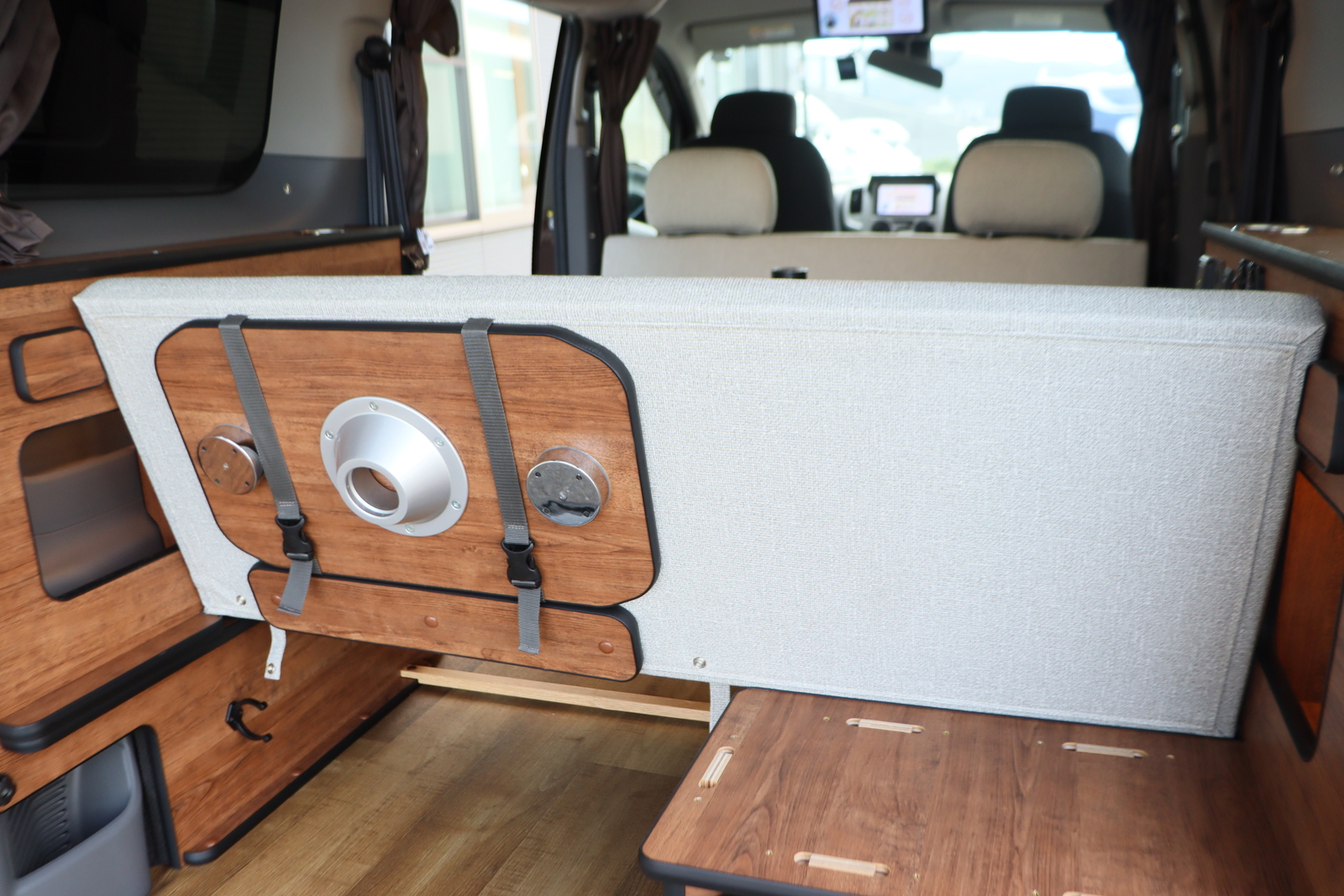 キャンピングカー バンコン NV200ﾊﾞﾈｯﾄ FOCS ﾙｿ