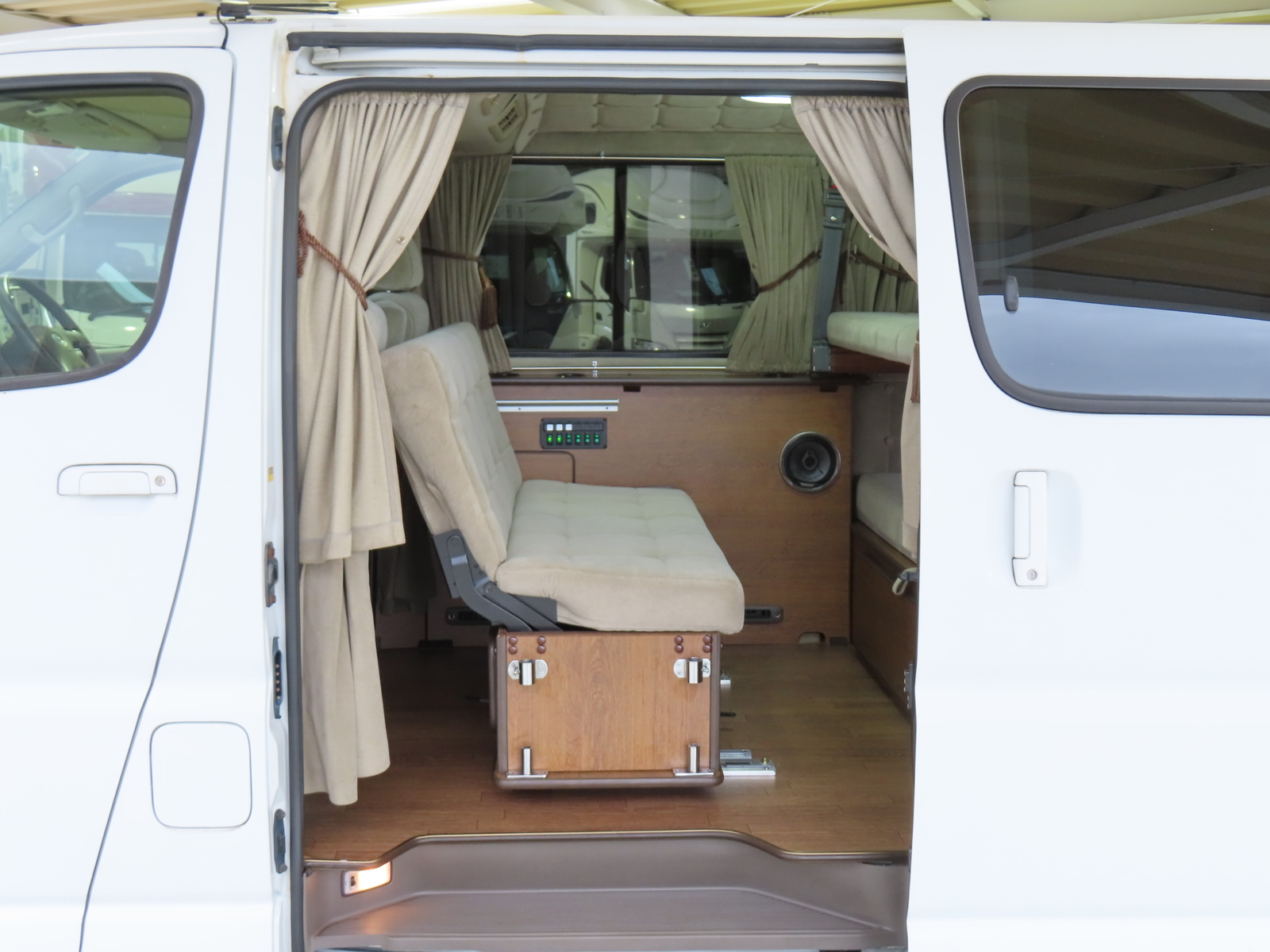 キャンピングカー バンコン ｸﾞﾗﾝﾄﾞﾊｲｴｰｽ RVｺｰｴｲ架装 4WD