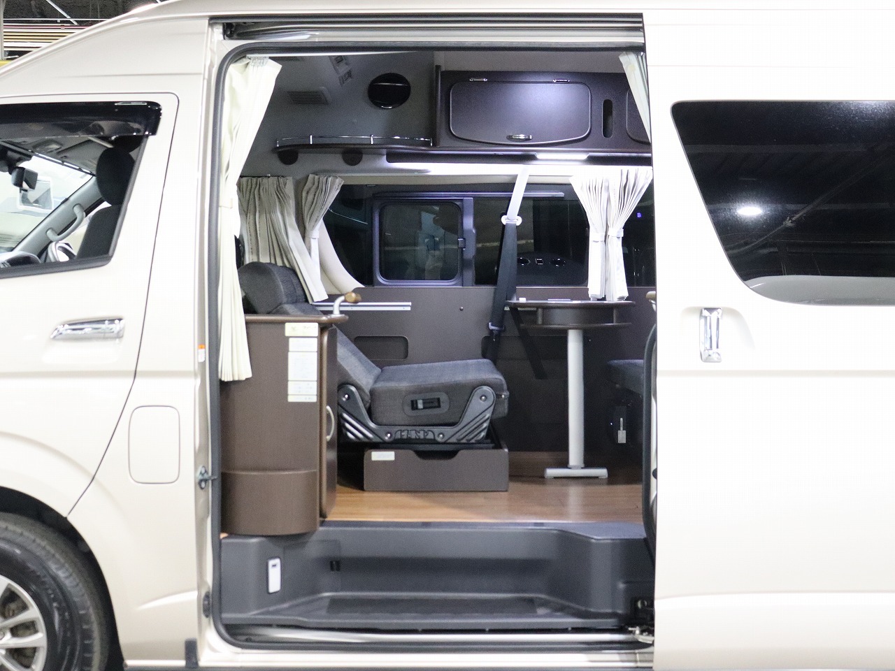 キャンピングカー バンコン ﾊｲｴｰｽ ｱﾙﾍﾟｼﾞｵ ﾘﾗｯｸｽ 4WD　FFﾋｰﾀｰ