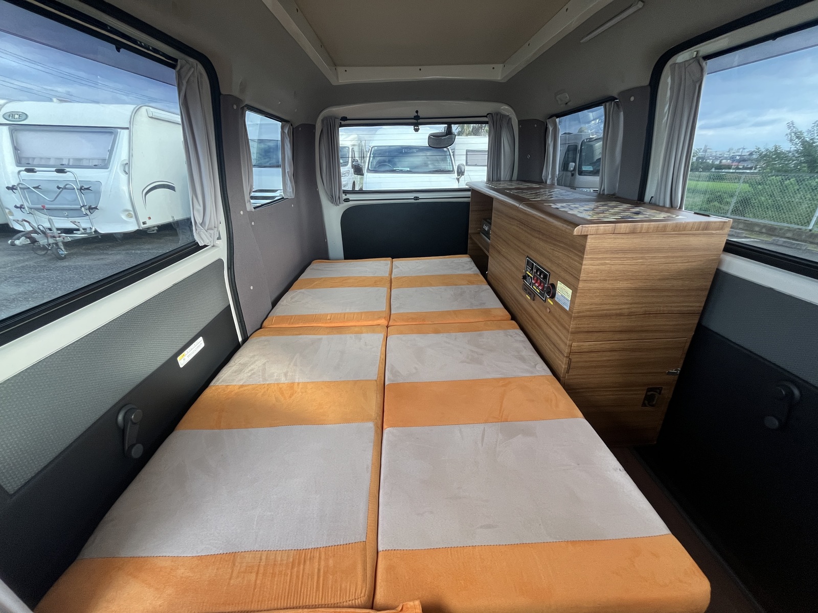 キャンピングカー バンコン ｽﾃｰｼﾞ21架装 ﾎﾟｯﾌﾟｱｯﾌﾟ 4WD　FFﾋｰﾀｰ