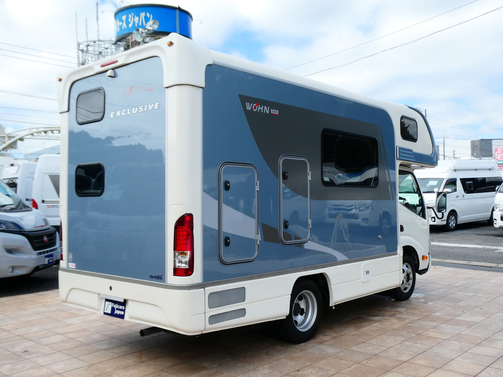 キャンピングカー キャブコン 東和ﾓｰﾀｰｽ　ｳﾞｫｰﾝｴｸｽｸﾙｰｼﾌﾞ　ﾘｱWﾀｲﾔ仕様