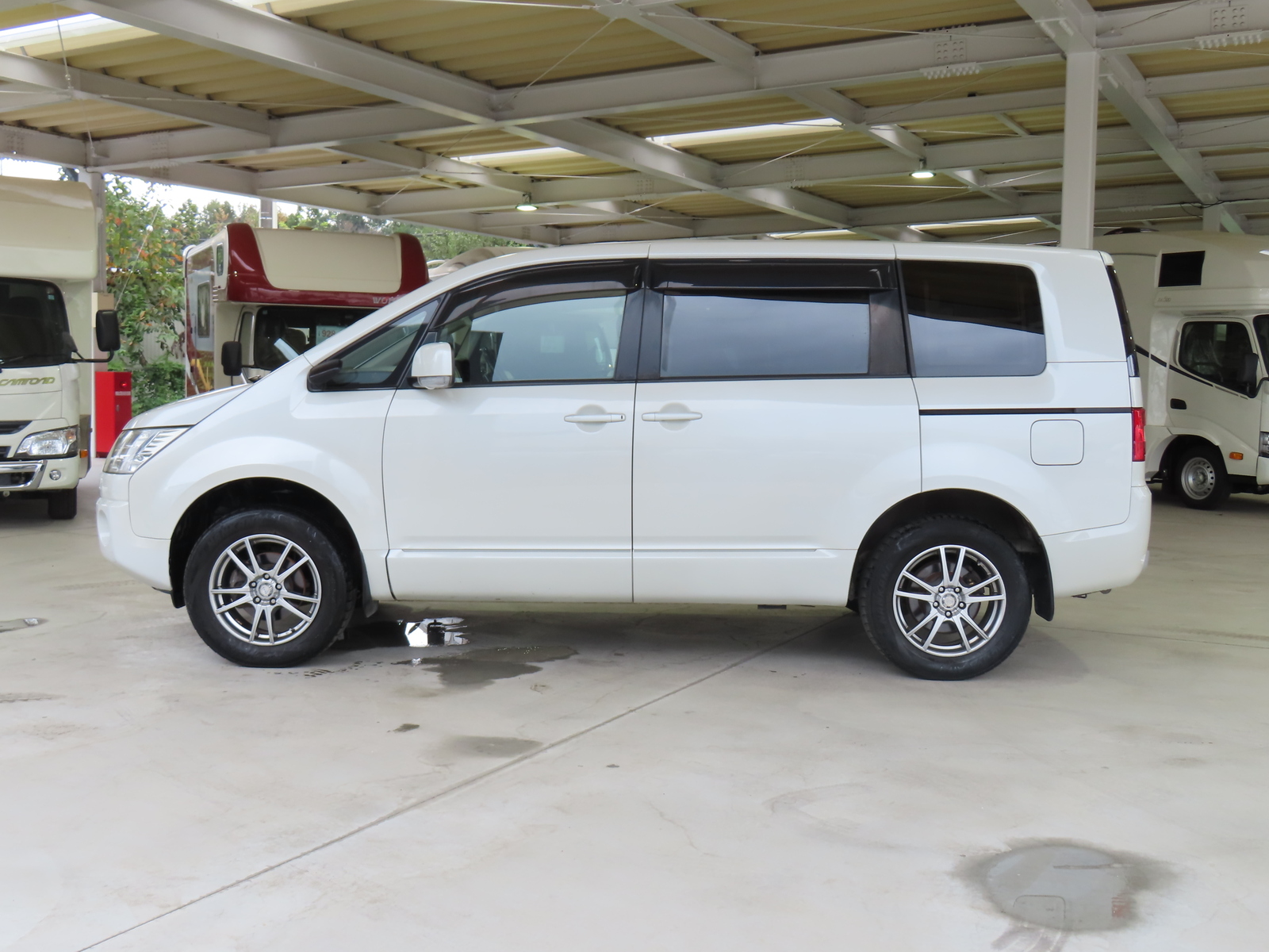 キャンピングカー バンコン ﾃﾞﾘｶD:5ｸﾞﾗﾝﾄﾞﾓｰﾀｰ Dｷｬﾝﾊﾟｰ 4WD