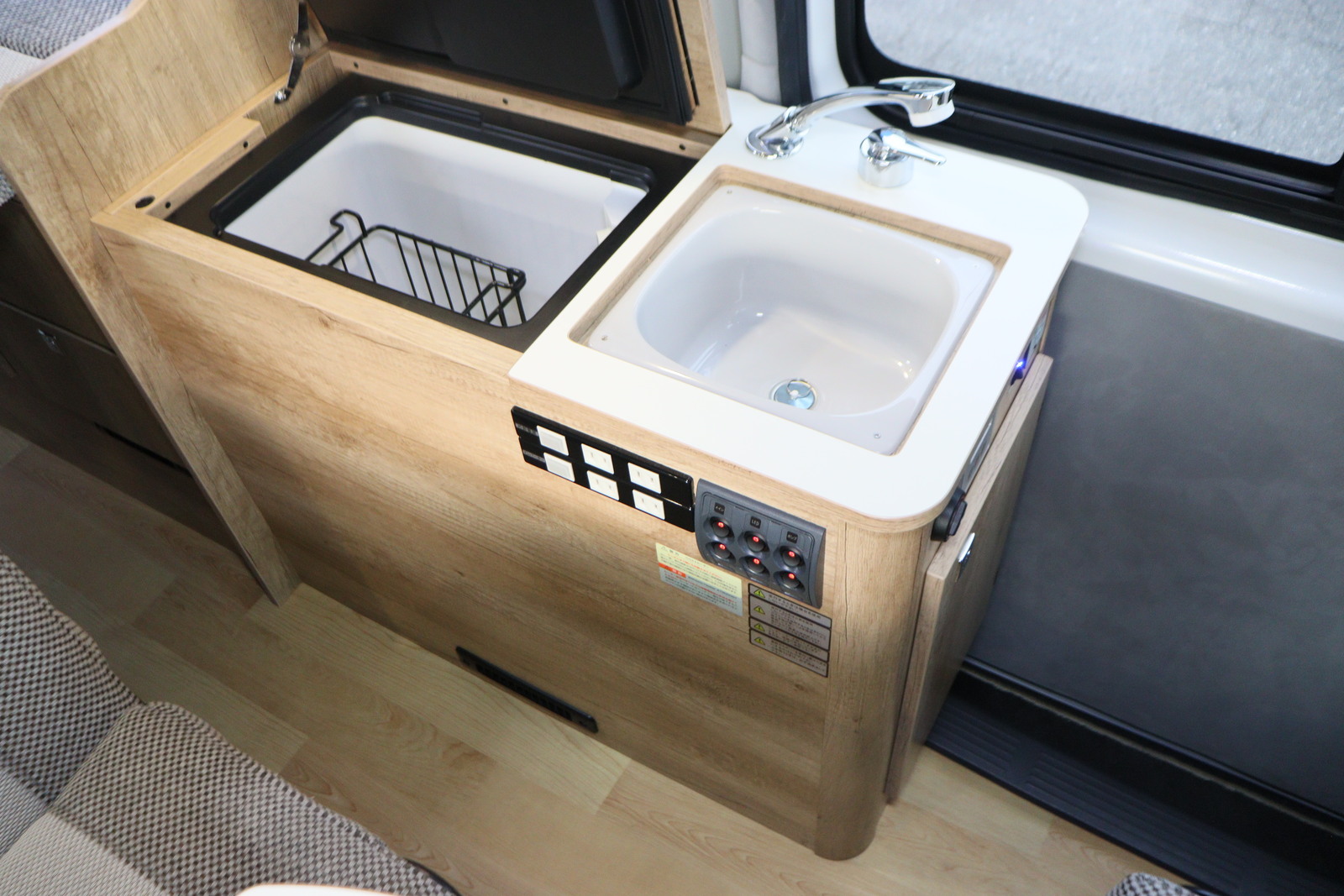キャンピングカー バンコン ﾊｲｴｰｽ ﾅｯﾂRV ﾘｰｸⅡ　FFﾋｰﾀｰ　ｿｰﾗｰ
