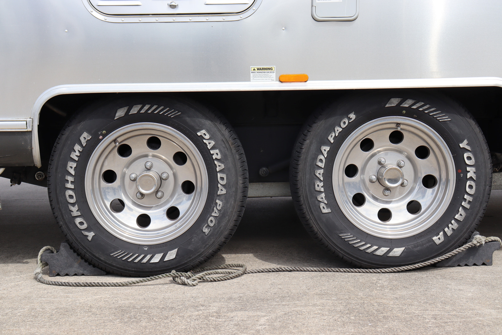 キャンピングカー トレーラー ｴｱｽﾄﾘｰﾑ ﾌﾗｲﾝｸﾞｸﾗｳﾄﾞ23CBﾊﾞﾝｸ　要牽引免許