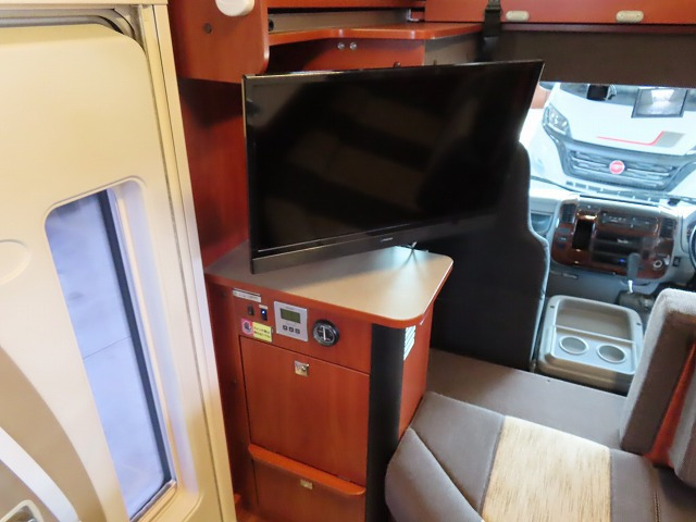 キャンピングカー キャブコン ｶﾑﾛｰﾄﾞﾅｯﾂRV ｸﾚｿﾝﾎﾞﾔｰｼﾞｭW　ﾘﾁｳﾑ