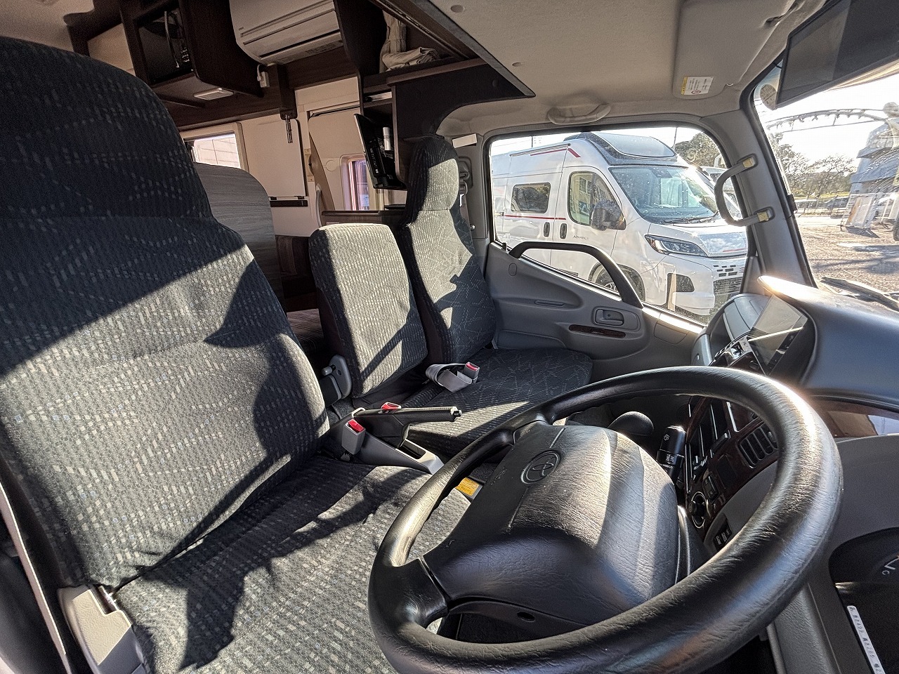 キャンピングカー キャブコン 東和ﾓｰﾀｰｽ　ｳﾞｫｰﾝ　ｽﾞｨｰﾍﾞﾝ　R2B　4WD