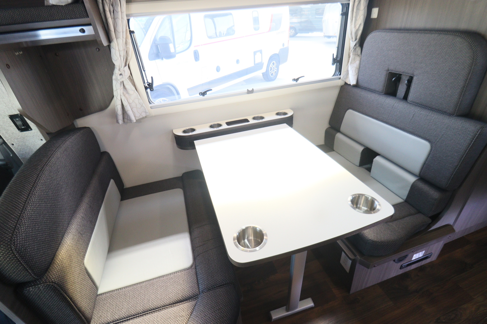 キャンピングカー キャブコン ｶﾑﾛｰﾄﾞ ﾅｯﾂｸﾚｱ5.3Xﾊｲﾊﾟｰｴﾎﾞﾈｵ4WD