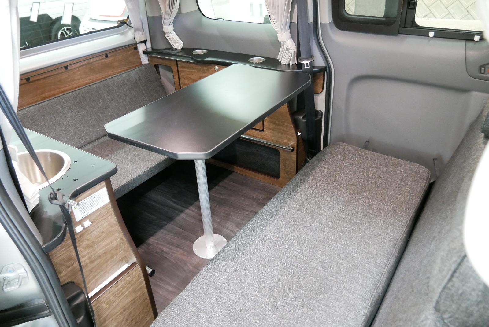 キャンピングカー バンコン NV200ﾊﾞﾈｯﾄ ｱﾈｯｸｽ ﾌｧﾐﾘｰﾜｺﾞﾝSS