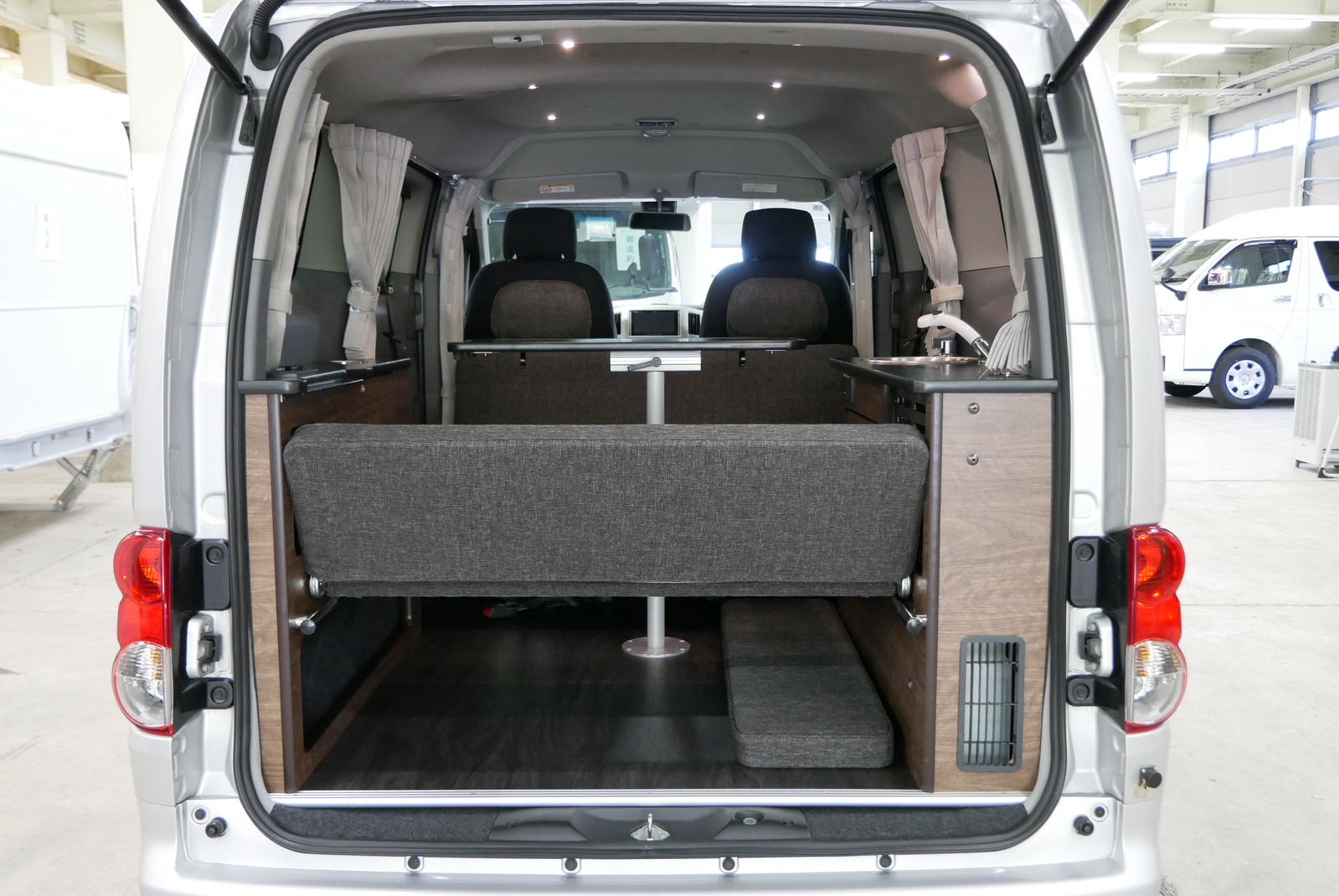 キャンピングカー バンコン NV200ﾊﾞﾈｯﾄ ｱﾈｯｸｽ ﾌｧﾐﾘｰﾜｺﾞﾝSS