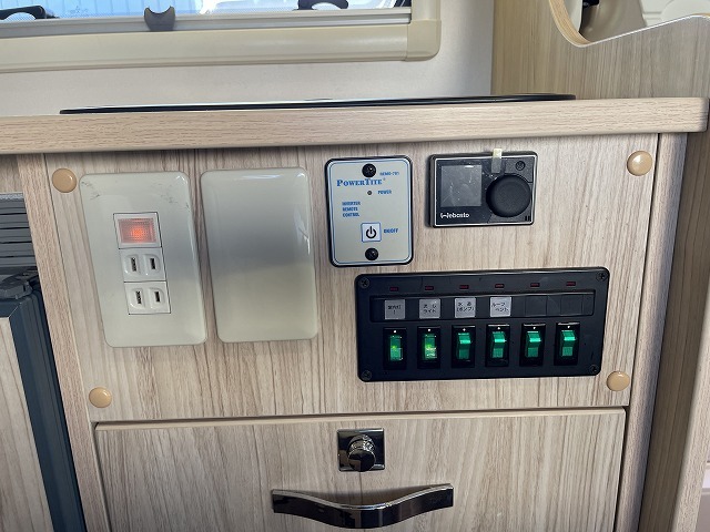キャンピングカー キャブコン ｶﾑﾛｰﾄﾞ ﾅｯﾂRV ｸﾚｿﾝｼﾞｬｰﾆｰ家庭用ｴｱｺﾝ