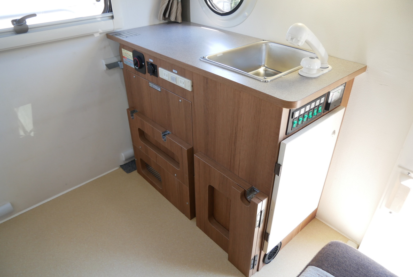 キャンピングカー 軽キャンパー ﾊｲｾﾞｯﾄ 東和 ｲﾝﾃﾞｨ108