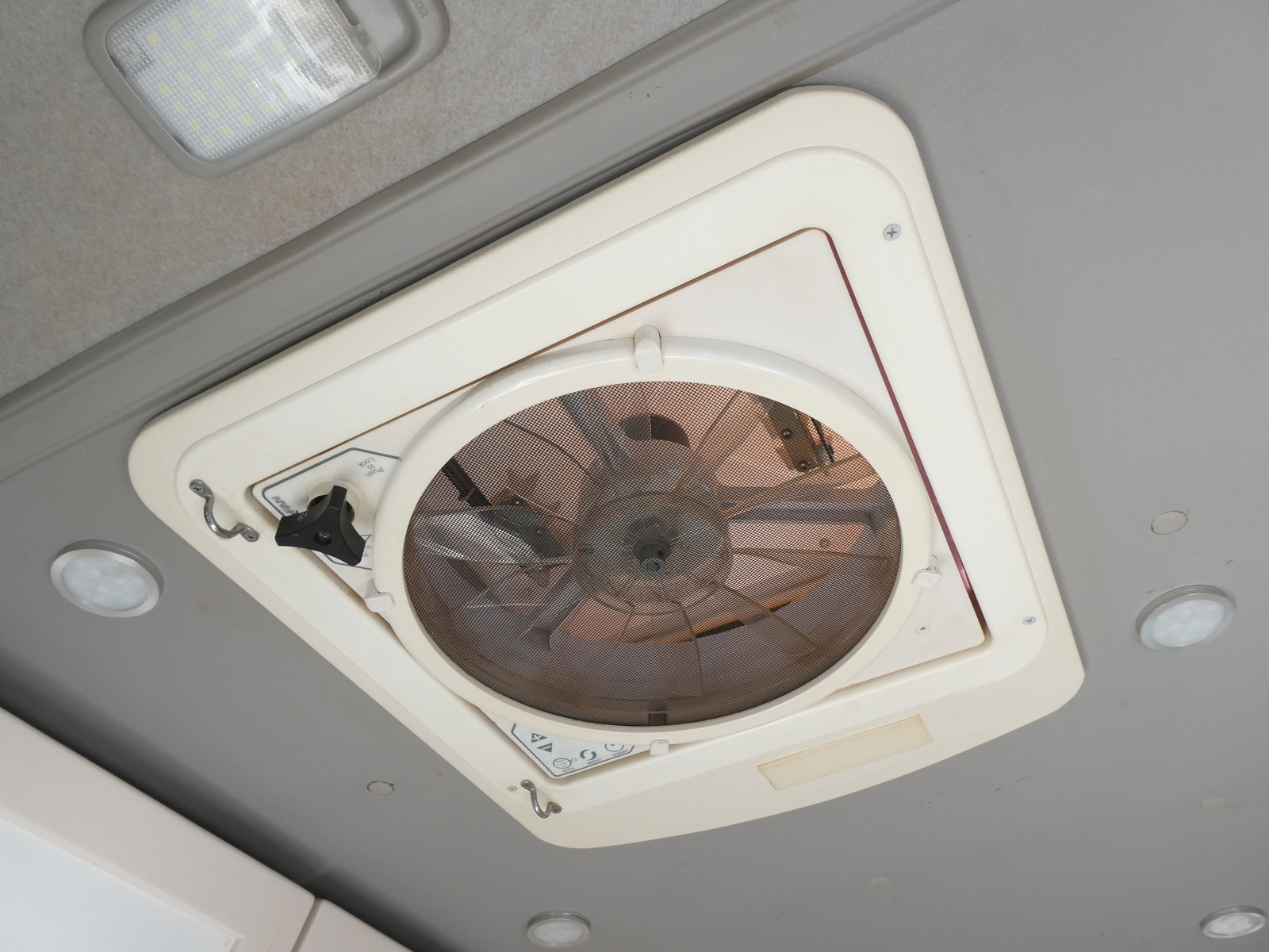 キャンピングカー バンコン RVﾋﾞｯｸﾌｯﾄ　ﾘﾄﾙﾉｵｸﾀｰﾋﾞｱ　FF　ｿｰﾗｰﾊﾟﾈﾙ