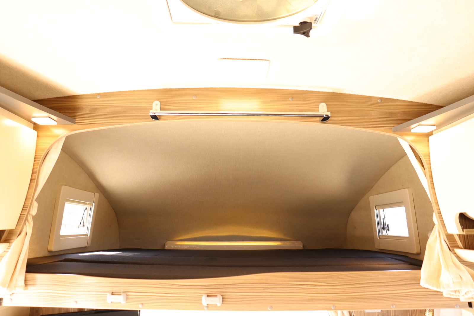 キャンピングカー キャブコン ｶﾑﾛｰﾄﾞ ﾊﾞﾝﾃｯｸｼﾞﾙ520 家庭用ｴｱｺﾝ4WD