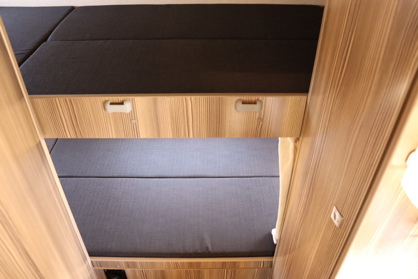 キャンピングカー キャブコン ｶﾑﾛｰﾄﾞ ﾊﾞﾝﾃｯｸｼﾞﾙ520 家庭用ｴｱｺﾝ4WD