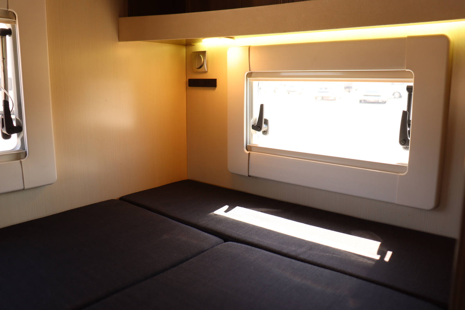 キャンピングカー キャブコン ｶﾑﾛｰﾄﾞ ﾊﾞﾝﾃｯｸｼﾞﾙ520 家庭用ｴｱｺﾝ4WD