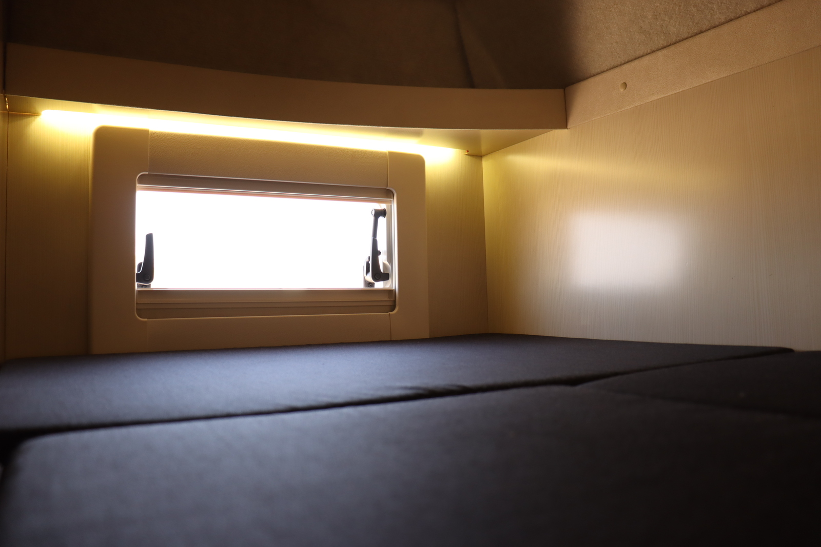 キャンピングカー キャブコン ｶﾑﾛｰﾄﾞ ﾊﾞﾝﾃｯｸｼﾞﾙ520 家庭用ｴｱｺﾝ4WD